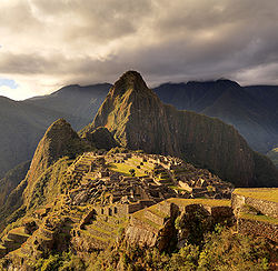 Mausoléu de Maussollos. Ruinas como se encontra nos dias de hoje Mausoléu de Maussollos. Ruinas como se encontra nos dias de hoje