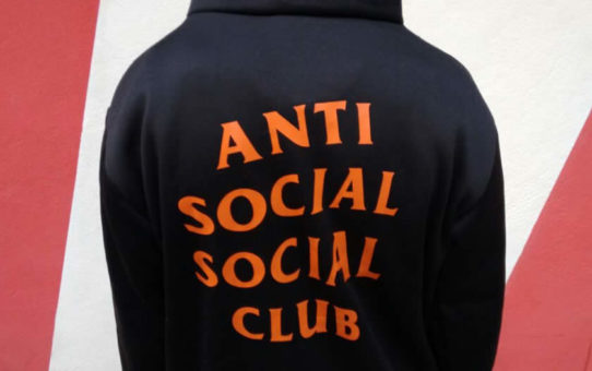 Moletom Anti Social Social Club x Undefeatdinc - Paranoid (collab) - Preta com Capuz
